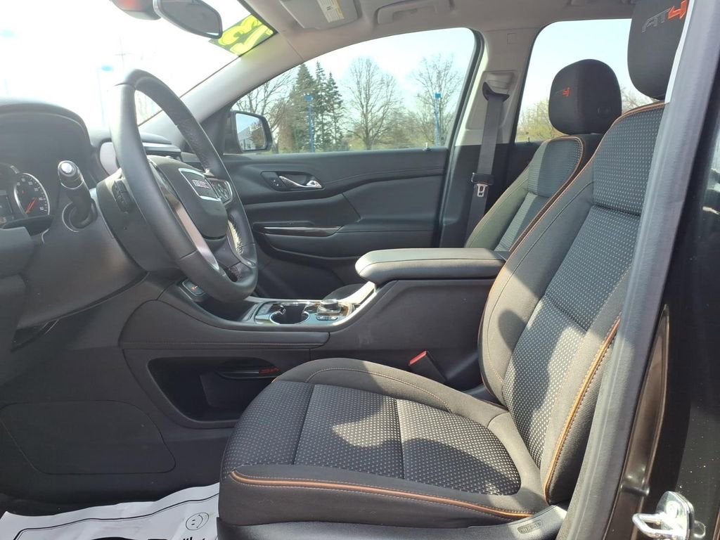 2023 GMC Acadia AT4