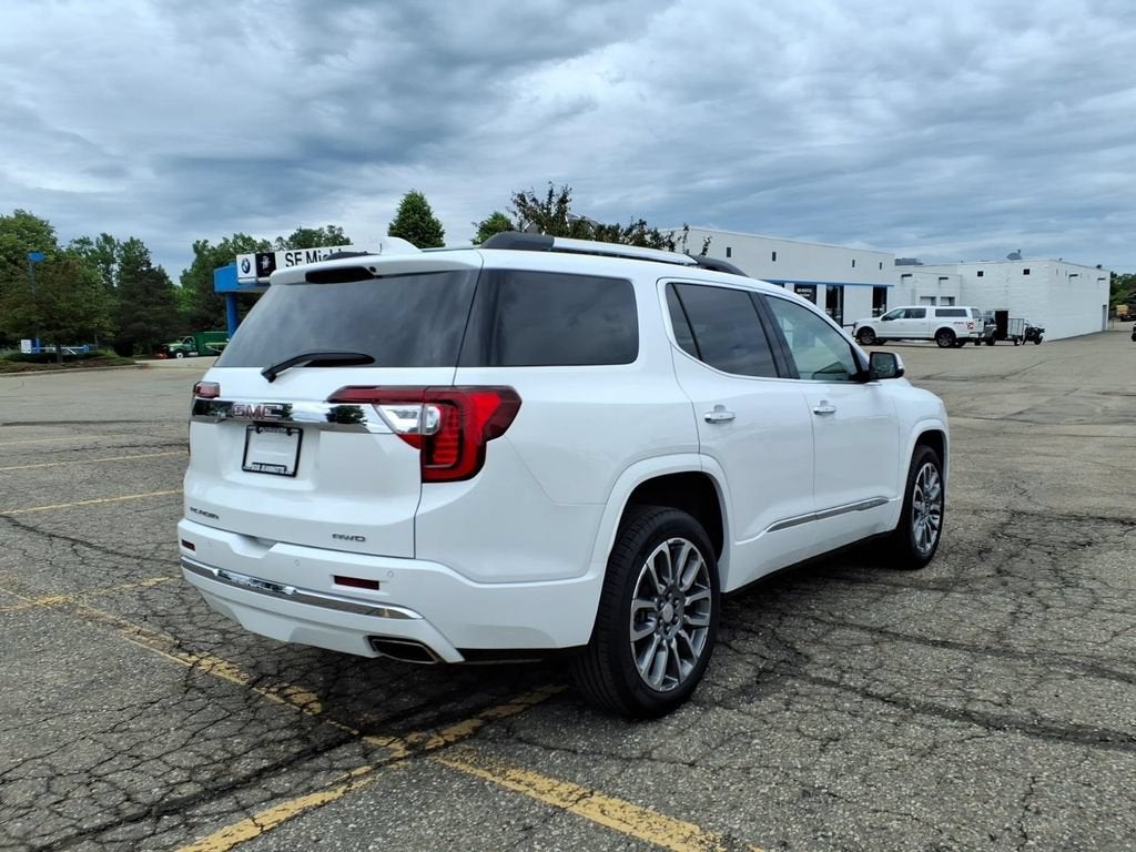 2023 GMC Acadia Denali