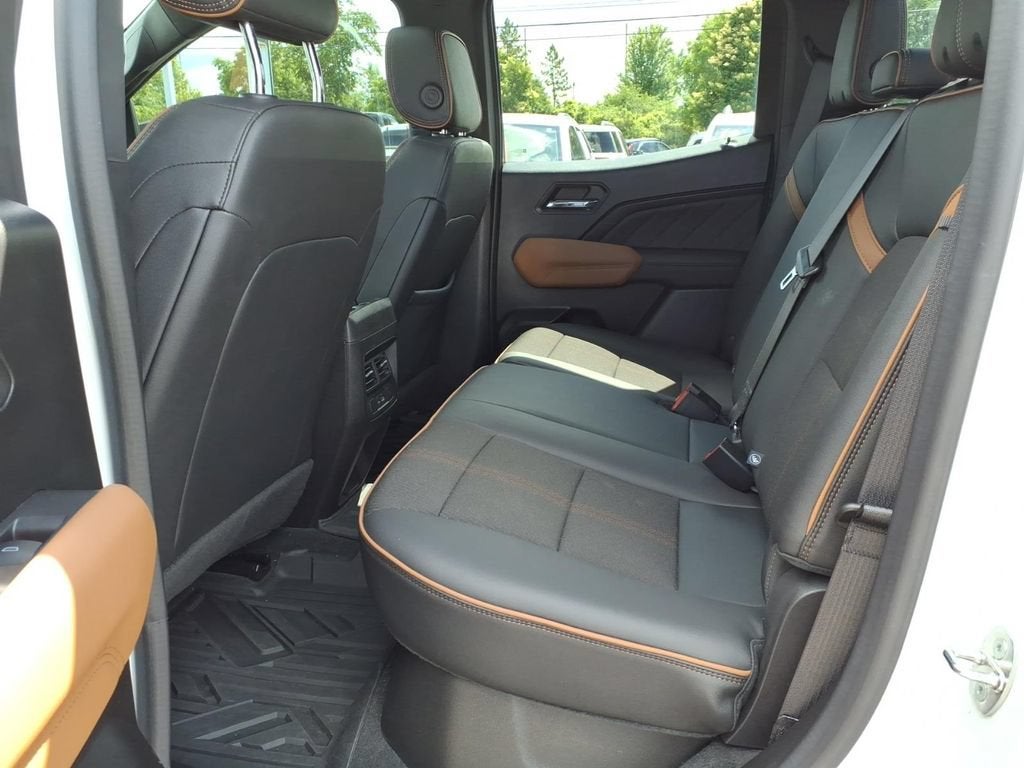 2023 GMC Canyon 4WD AT4