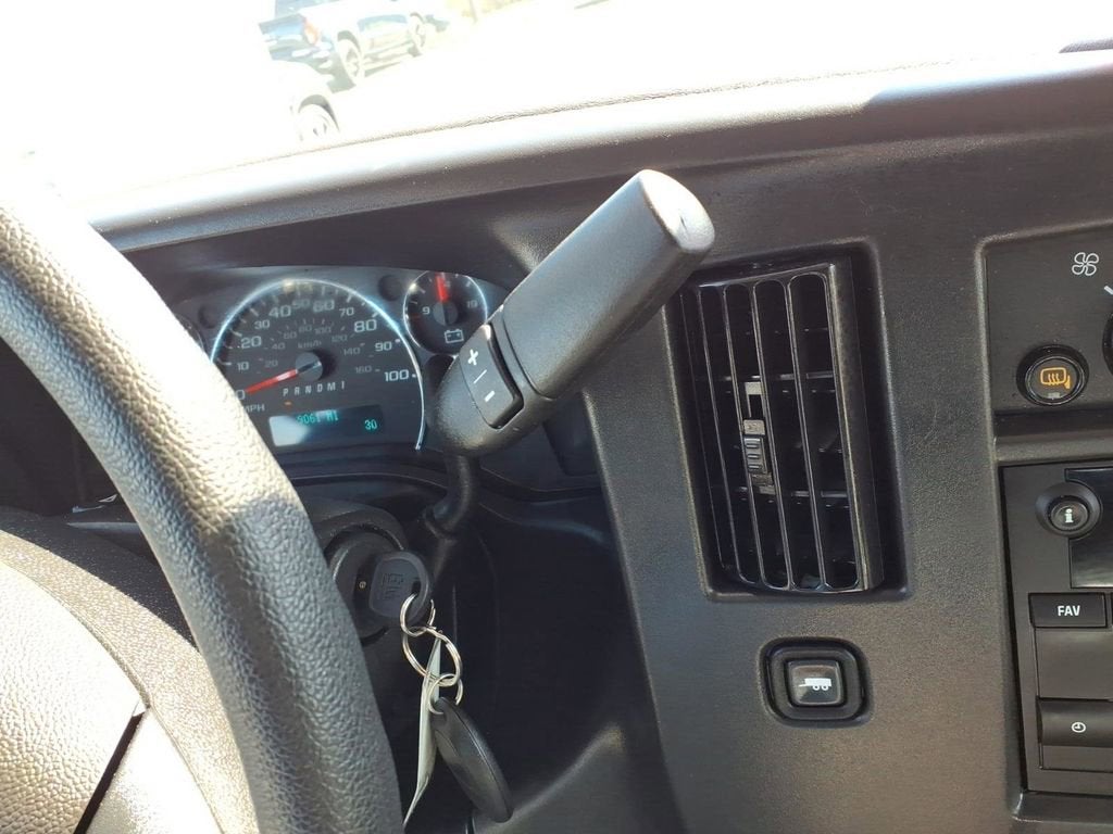 2025 GMC Savana Cargo Base