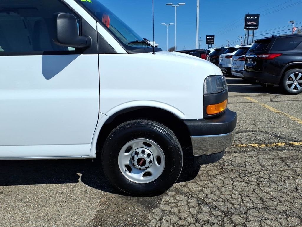 2025 GMC Savana Cargo Base