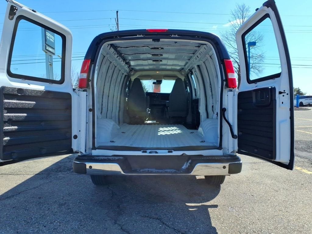 2025 GMC Savana Cargo Base