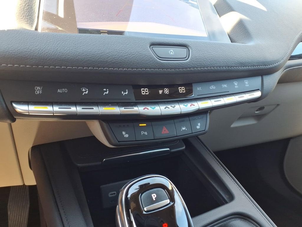2023 Cadillac XT4 AWD Premium Luxury