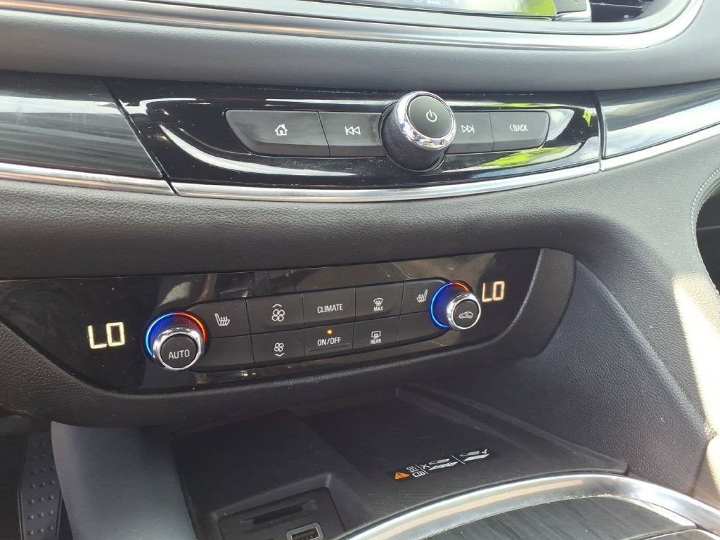 2024 Buick Enclave Essence